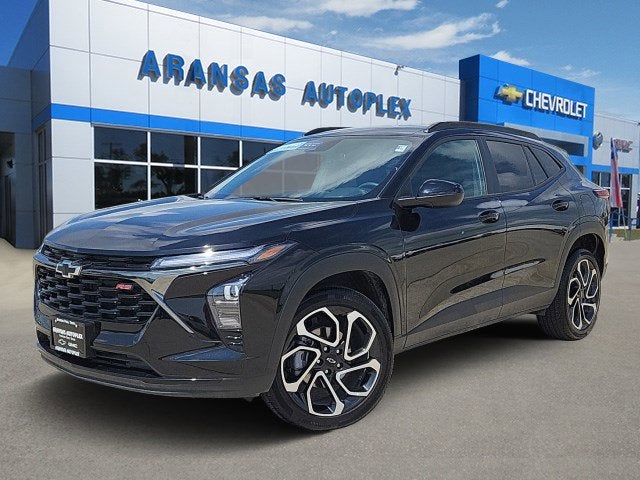 2025 Chevrolet Trax 2RS in Mosaic Black Metallic — front three-quarter view