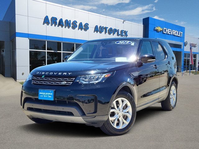 2019 Land Rover Discovery SE in Black — front three-quarter view