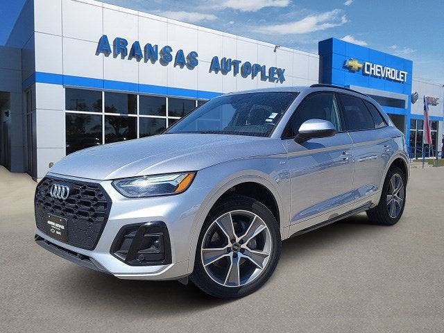2025 Audi Q5 S line Premium in Silver — front three-quarter view